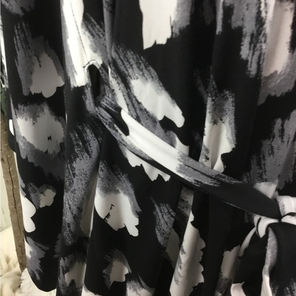 Iman 2X black gray and white kimono style dress with belt - Picture 4 of 16
